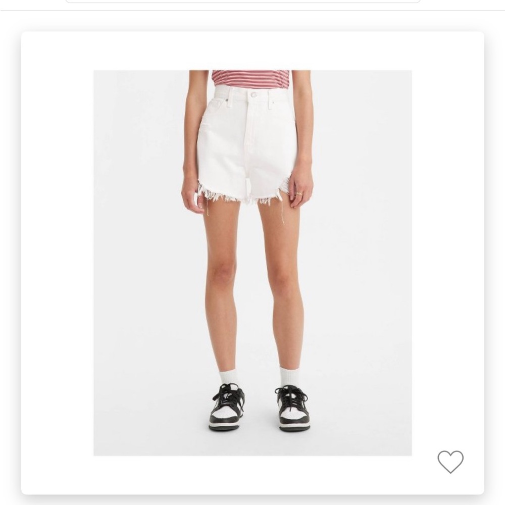 Levi’s • High Waisted Mom Short